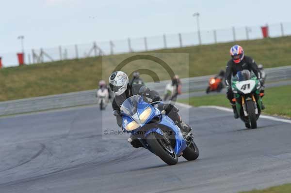 Motorcycle action photographs;Trackday digital images;event digital images;eventdigitalimages;no limits trackday;peter wileman photography;snetterton;snetterton circuit norfolk;snetterton photographs;trackday;trackday photos