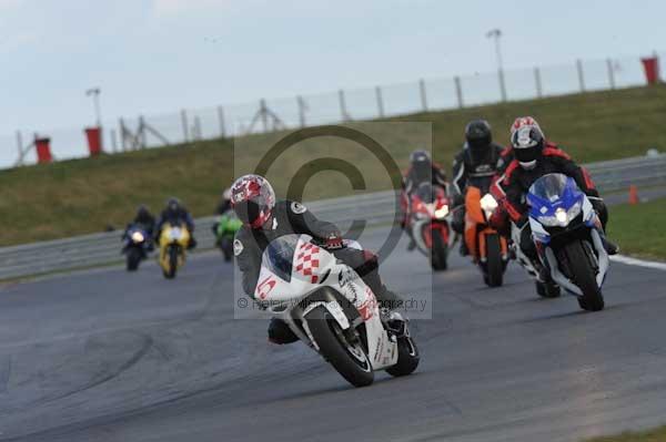 Motorcycle action photographs;Trackday digital images;event digital images;eventdigitalimages;no limits trackday;peter wileman photography;snetterton;snetterton circuit norfolk;snetterton photographs;trackday;trackday photos