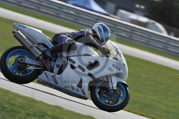 Motorcycle action photographs;Trackday digital images;event digital images;eventdigitalimages;no limits trackday;peter wileman photography;snetterton;snetterton circuit norfolk;snetterton photographs;trackday;trackday photos
