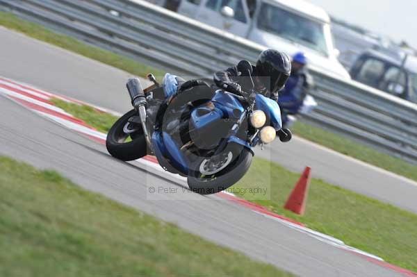 Motorcycle action photographs;Trackday digital images;event digital images;eventdigitalimages;no limits trackday;peter wileman photography;snetterton;snetterton circuit norfolk;snetterton photographs;trackday;trackday photos