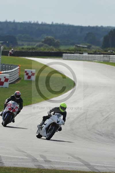 Motorcycle action photographs;Trackday digital images;event digital images;eventdigitalimages;no limits trackday;peter wileman photography;snetterton;snetterton circuit norfolk;snetterton photographs;trackday;trackday photos