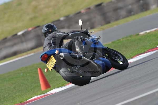 Motorcycle action photographs;Trackday digital images;event digital images;eventdigitalimages;no limits trackday;peter wileman photography;snetterton;snetterton circuit norfolk;snetterton photographs;trackday;trackday photos