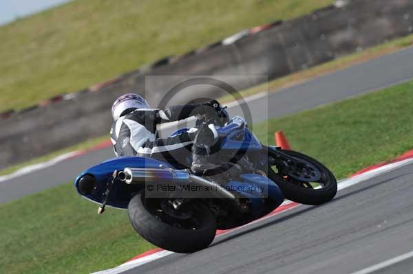 Motorcycle action photographs;Trackday digital images;event digital images;eventdigitalimages;no limits trackday;peter wileman photography;snetterton;snetterton circuit norfolk;snetterton photographs;trackday;trackday photos