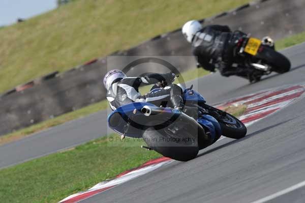 Motorcycle action photographs;Trackday digital images;event digital images;eventdigitalimages;no limits trackday;peter wileman photography;snetterton;snetterton circuit norfolk;snetterton photographs;trackday;trackday photos