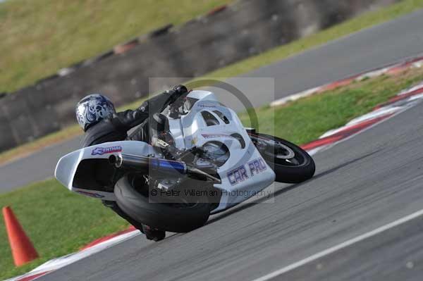 Motorcycle action photographs;Trackday digital images;event digital images;eventdigitalimages;no limits trackday;peter wileman photography;snetterton;snetterton circuit norfolk;snetterton photographs;trackday;trackday photos