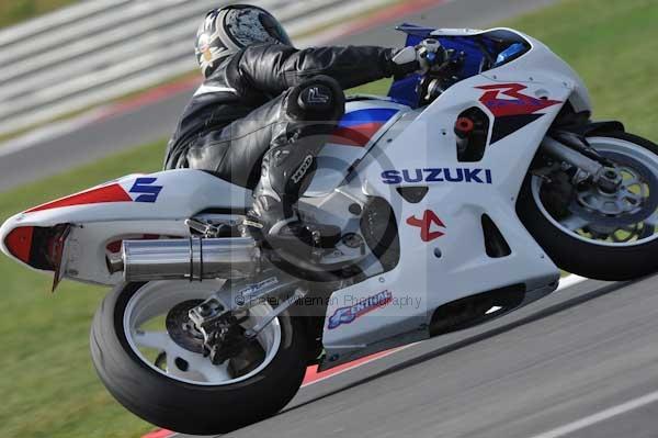 Motorcycle action photographs;Trackday digital images;event digital images;eventdigitalimages;no limits trackday;peter wileman photography;snetterton;snetterton circuit norfolk;snetterton photographs;trackday;trackday photos