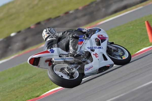 Motorcycle action photographs;Trackday digital images;event digital images;eventdigitalimages;no limits trackday;peter wileman photography;snetterton;snetterton circuit norfolk;snetterton photographs;trackday;trackday photos