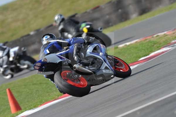 Motorcycle action photographs;Trackday digital images;event digital images;eventdigitalimages;no limits trackday;peter wileman photography;snetterton;snetterton circuit norfolk;snetterton photographs;trackday;trackday photos