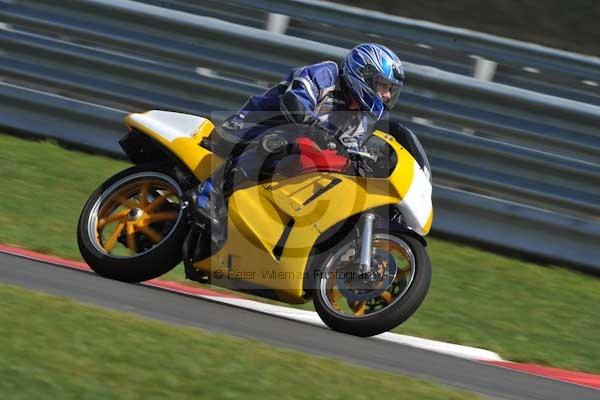 Motorcycle action photographs;Trackday digital images;event digital images;eventdigitalimages;no limits trackday;peter wileman photography;snetterton;snetterton circuit norfolk;snetterton photographs;trackday;trackday photos