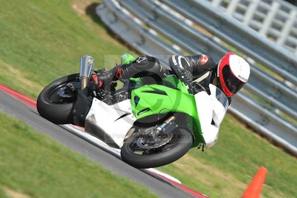 Motorcycle action photographs;Trackday digital images;event digital images;eventdigitalimages;no limits trackday;peter wileman photography;snetterton;snetterton circuit norfolk;snetterton photographs;trackday;trackday photos