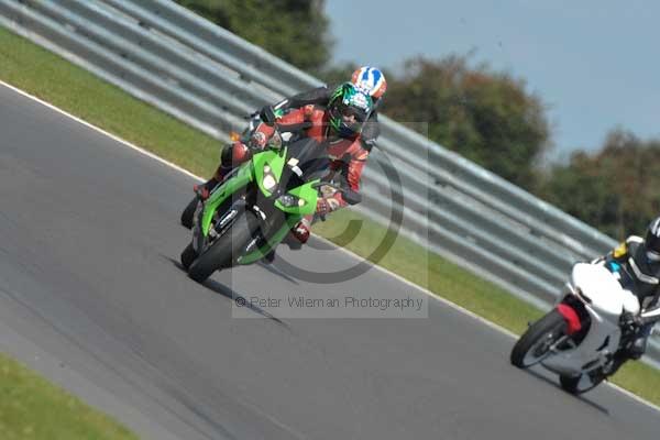 Motorcycle action photographs;Trackday digital images;event digital images;eventdigitalimages;no limits trackday;peter wileman photography;snetterton;snetterton circuit norfolk;snetterton photographs;trackday;trackday photos
