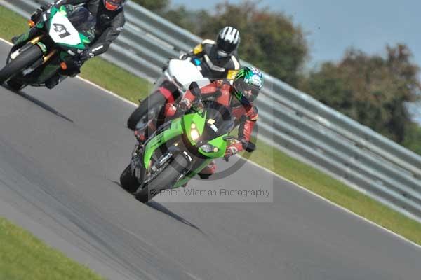 Motorcycle action photographs;Trackday digital images;event digital images;eventdigitalimages;no limits trackday;peter wileman photography;snetterton;snetterton circuit norfolk;snetterton photographs;trackday;trackday photos