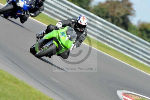 Motorcycle action photographs;Trackday digital images;event digital images;eventdigitalimages;no limits trackday;peter wileman photography;snetterton;snetterton circuit norfolk;snetterton photographs;trackday;trackday photos