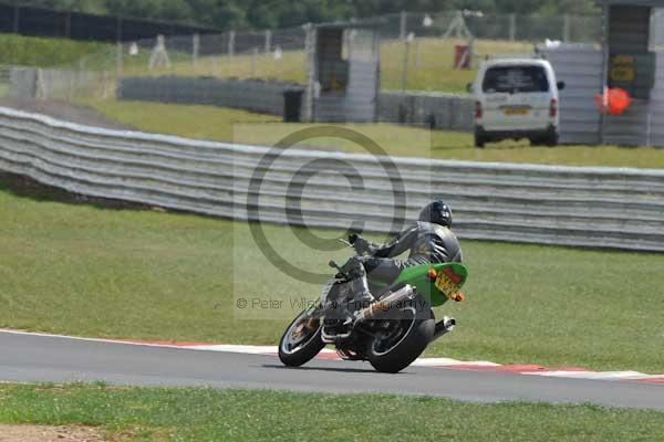 Motorcycle action photographs;Trackday digital images;event digital images;eventdigitalimages;no limits trackday;peter wileman photography;snetterton;snetterton circuit norfolk;snetterton photographs;trackday;trackday photos