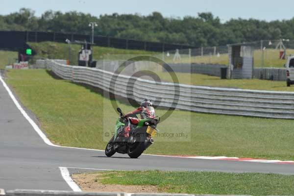 Motorcycle action photographs;Trackday digital images;event digital images;eventdigitalimages;no limits trackday;peter wileman photography;snetterton;snetterton circuit norfolk;snetterton photographs;trackday;trackday photos