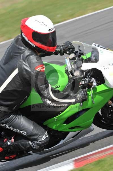 Motorcycle action photographs;Trackday digital images;event digital images;eventdigitalimages;no limits trackday;peter wileman photography;snetterton;snetterton circuit norfolk;snetterton photographs;trackday;trackday photos