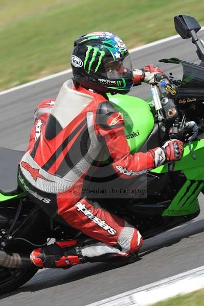 Motorcycle action photographs;Trackday digital images;event digital images;eventdigitalimages;no limits trackday;peter wileman photography;snetterton;snetterton circuit norfolk;snetterton photographs;trackday;trackday photos