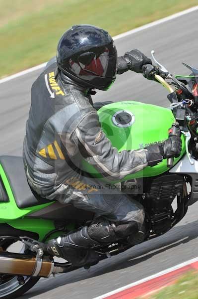 Motorcycle action photographs;Trackday digital images;event digital images;eventdigitalimages;no limits trackday;peter wileman photography;snetterton;snetterton circuit norfolk;snetterton photographs;trackday;trackday photos