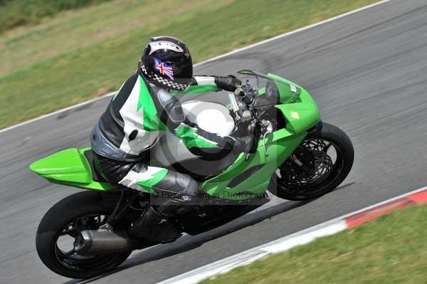 Motorcycle action photographs;Trackday digital images;event digital images;eventdigitalimages;no limits trackday;peter wileman photography;snetterton;snetterton circuit norfolk;snetterton photographs;trackday;trackday photos