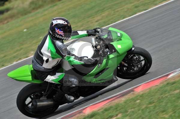 Motorcycle action photographs;Trackday digital images;event digital images;eventdigitalimages;no limits trackday;peter wileman photography;snetterton;snetterton circuit norfolk;snetterton photographs;trackday;trackday photos