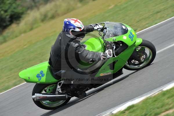 Motorcycle action photographs;Trackday digital images;event digital images;eventdigitalimages;no limits trackday;peter wileman photography;snetterton;snetterton circuit norfolk;snetterton photographs;trackday;trackday photos