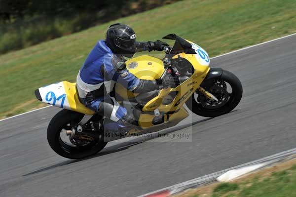 Motorcycle action photographs;Trackday digital images;event digital images;eventdigitalimages;no limits trackday;peter wileman photography;snetterton;snetterton circuit norfolk;snetterton photographs;trackday;trackday photos
