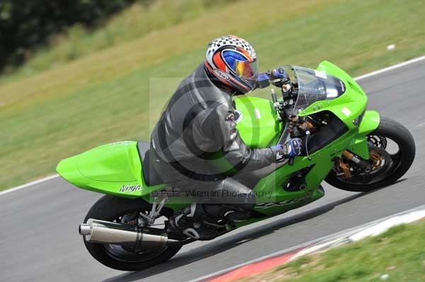 Motorcycle action photographs;Trackday digital images;event digital images;eventdigitalimages;no limits trackday;peter wileman photography;snetterton;snetterton circuit norfolk;snetterton photographs;trackday;trackday photos