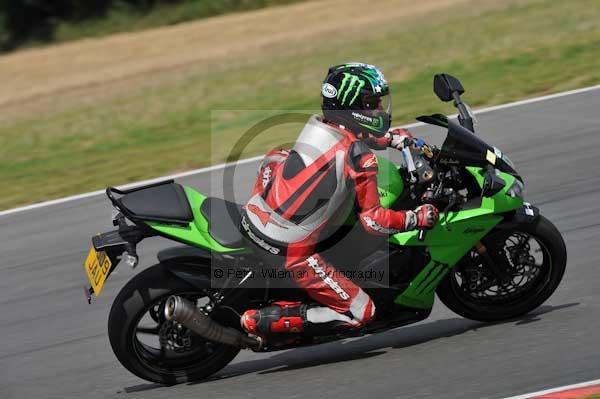 Motorcycle action photographs;Trackday digital images;event digital images;eventdigitalimages;no limits trackday;peter wileman photography;snetterton;snetterton circuit norfolk;snetterton photographs;trackday;trackday photos
