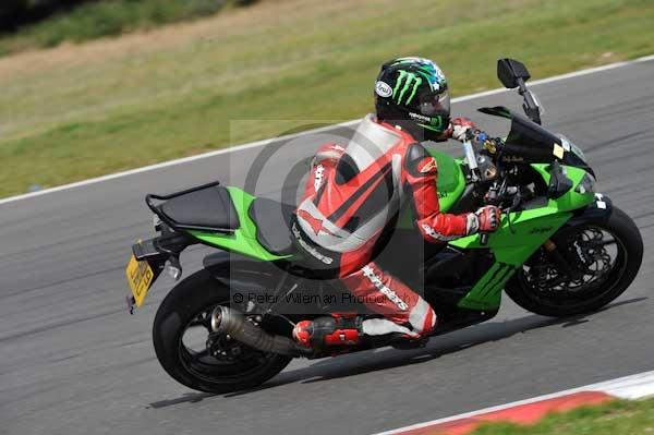Motorcycle action photographs;Trackday digital images;event digital images;eventdigitalimages;no limits trackday;peter wileman photography;snetterton;snetterton circuit norfolk;snetterton photographs;trackday;trackday photos