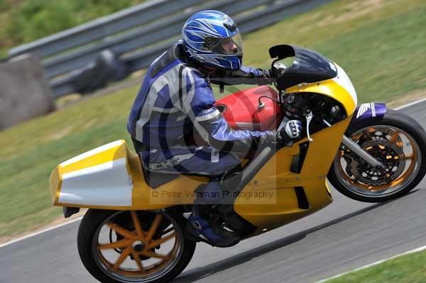 Motorcycle action photographs;Trackday digital images;event digital images;eventdigitalimages;no limits trackday;peter wileman photography;snetterton;snetterton circuit norfolk;snetterton photographs;trackday;trackday photos
