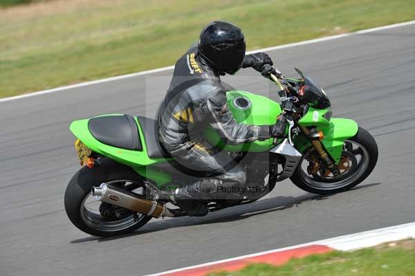 Motorcycle action photographs;Trackday digital images;event digital images;eventdigitalimages;no limits trackday;peter wileman photography;snetterton;snetterton circuit norfolk;snetterton photographs;trackday;trackday photos