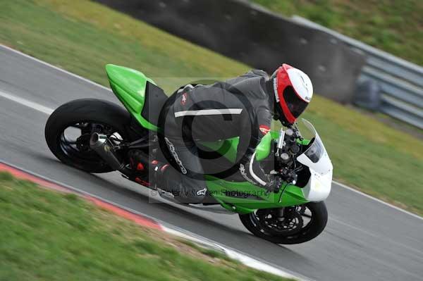 Motorcycle action photographs;Trackday digital images;event digital images;eventdigitalimages;no limits trackday;peter wileman photography;snetterton;snetterton circuit norfolk;snetterton photographs;trackday;trackday photos