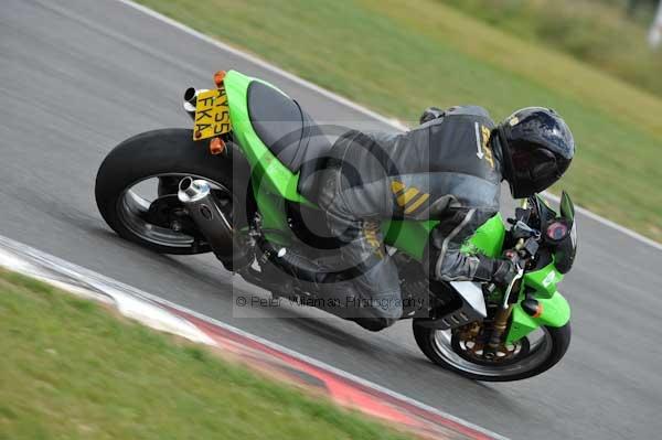 Motorcycle action photographs;Trackday digital images;event digital images;eventdigitalimages;no limits trackday;peter wileman photography;snetterton;snetterton circuit norfolk;snetterton photographs;trackday;trackday photos