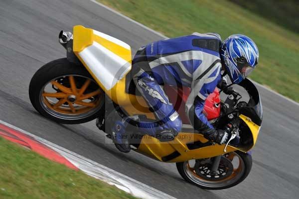 Motorcycle action photographs;Trackday digital images;event digital images;eventdigitalimages;no limits trackday;peter wileman photography;snetterton;snetterton circuit norfolk;snetterton photographs;trackday;trackday photos
