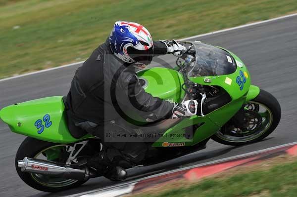 Motorcycle action photographs;Trackday digital images;event digital images;eventdigitalimages;no limits trackday;peter wileman photography;snetterton;snetterton circuit norfolk;snetterton photographs;trackday;trackday photos