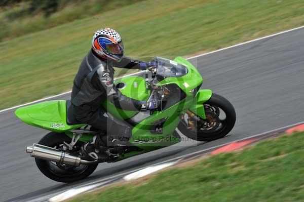 Motorcycle action photographs;Trackday digital images;event digital images;eventdigitalimages;no limits trackday;peter wileman photography;snetterton;snetterton circuit norfolk;snetterton photographs;trackday;trackday photos