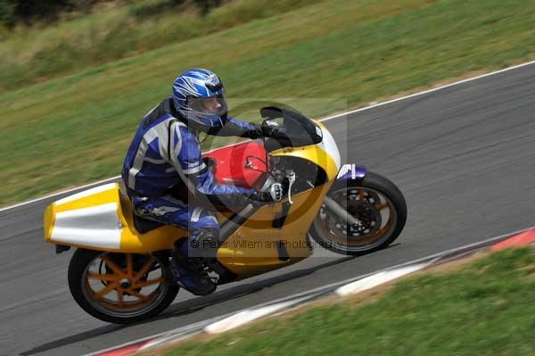 Motorcycle action photographs;Trackday digital images;event digital images;eventdigitalimages;no limits trackday;peter wileman photography;snetterton;snetterton circuit norfolk;snetterton photographs;trackday;trackday photos