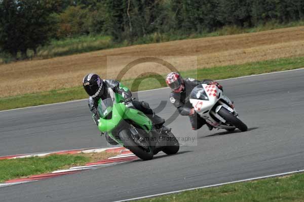 Motorcycle action photographs;Trackday digital images;event digital images;eventdigitalimages;no limits trackday;peter wileman photography;snetterton;snetterton circuit norfolk;snetterton photographs;trackday;trackday photos