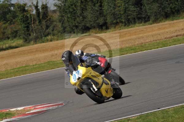 Motorcycle action photographs;Trackday digital images;event digital images;eventdigitalimages;no limits trackday;peter wileman photography;snetterton;snetterton circuit norfolk;snetterton photographs;trackday;trackday photos