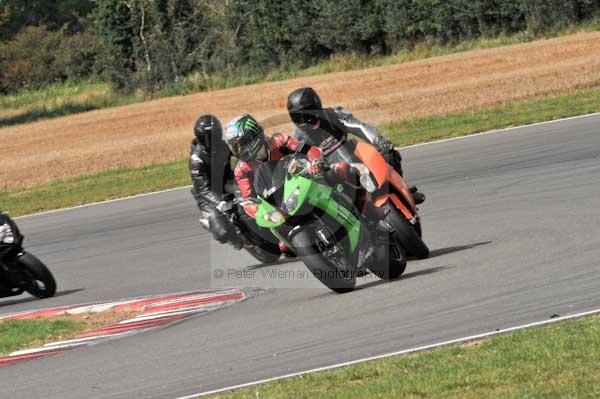 Motorcycle action photographs;Trackday digital images;event digital images;eventdigitalimages;no limits trackday;peter wileman photography;snetterton;snetterton circuit norfolk;snetterton photographs;trackday;trackday photos