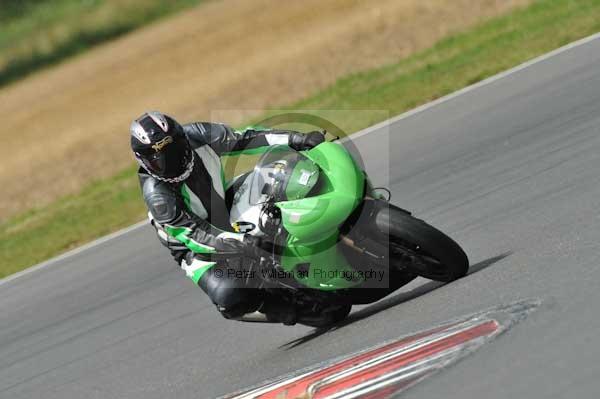 Motorcycle action photographs;Trackday digital images;event digital images;eventdigitalimages;no limits trackday;peter wileman photography;snetterton;snetterton circuit norfolk;snetterton photographs;trackday;trackday photos