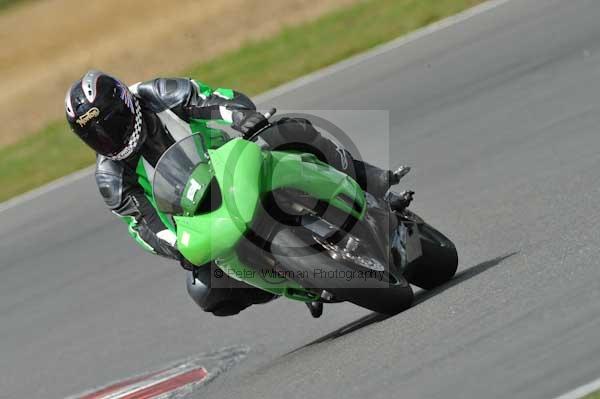 Motorcycle action photographs;Trackday digital images;event digital images;eventdigitalimages;no limits trackday;peter wileman photography;snetterton;snetterton circuit norfolk;snetterton photographs;trackday;trackday photos