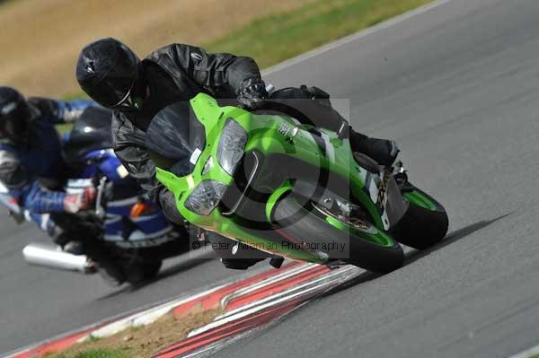 Motorcycle action photographs;Trackday digital images;event digital images;eventdigitalimages;no limits trackday;peter wileman photography;snetterton;snetterton circuit norfolk;snetterton photographs;trackday;trackday photos