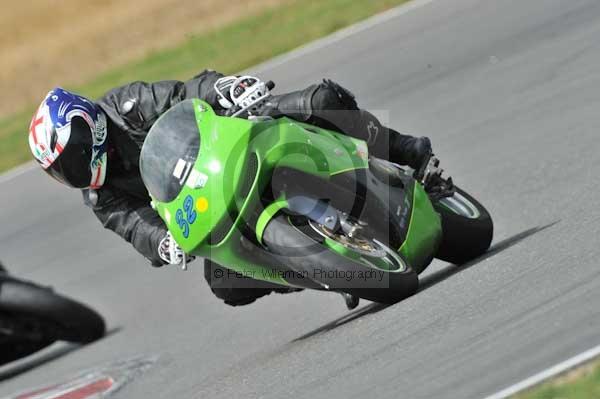 Motorcycle action photographs;Trackday digital images;event digital images;eventdigitalimages;no limits trackday;peter wileman photography;snetterton;snetterton circuit norfolk;snetterton photographs;trackday;trackday photos