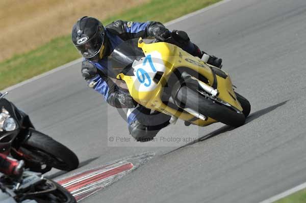 Motorcycle action photographs;Trackday digital images;event digital images;eventdigitalimages;no limits trackday;peter wileman photography;snetterton;snetterton circuit norfolk;snetterton photographs;trackday;trackday photos
