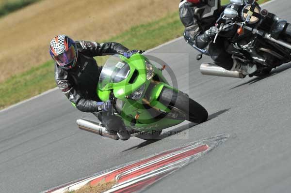 Motorcycle action photographs;Trackday digital images;event digital images;eventdigitalimages;no limits trackday;peter wileman photography;snetterton;snetterton circuit norfolk;snetterton photographs;trackday;trackday photos