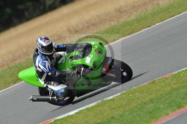 Motorcycle action photographs;Trackday digital images;event digital images;eventdigitalimages;no limits trackday;peter wileman photography;snetterton;snetterton circuit norfolk;snetterton photographs;trackday;trackday photos