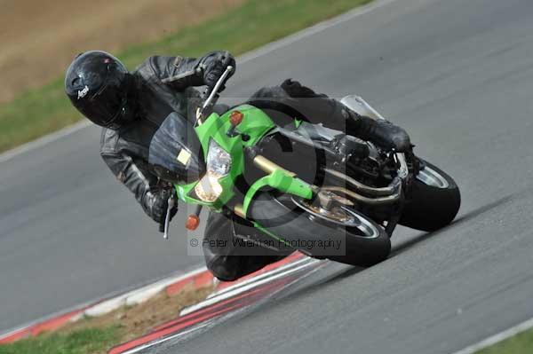 Motorcycle action photographs;Trackday digital images;event digital images;eventdigitalimages;no limits trackday;peter wileman photography;snetterton;snetterton circuit norfolk;snetterton photographs;trackday;trackday photos