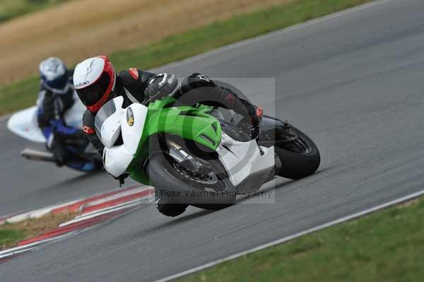 Motorcycle action photographs;Trackday digital images;event digital images;eventdigitalimages;no limits trackday;peter wileman photography;snetterton;snetterton circuit norfolk;snetterton photographs;trackday;trackday photos
