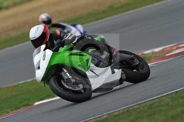 Motorcycle action photographs;Trackday digital images;event digital images;eventdigitalimages;no limits trackday;peter wileman photography;snetterton;snetterton circuit norfolk;snetterton photographs;trackday;trackday photos